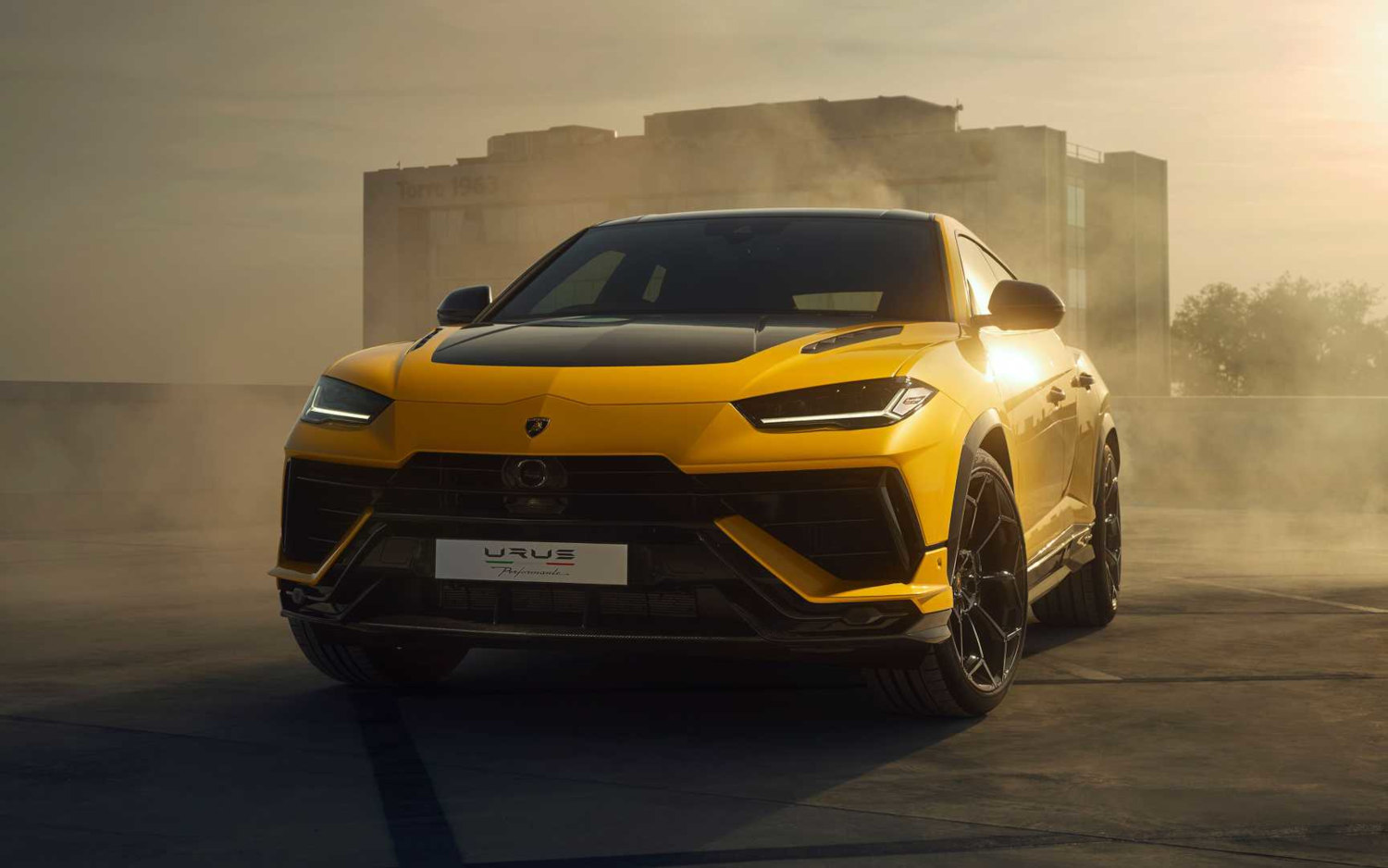 Urus Performante 2023 SUV Drive